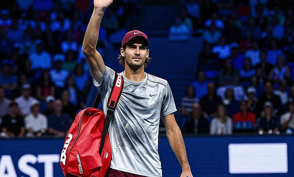 निंगबो में रयबाकिना का सेमीफाइनल: 6-1, 3-6, 6-1 एक ऐसी जीत है जो सवाल पूछती है, जवाब नहीं देती